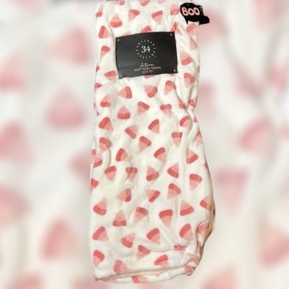 Artisan 34 - ‘Pink Candy Corn’ velvet plush throw. 50” x 70” NWT Firm!